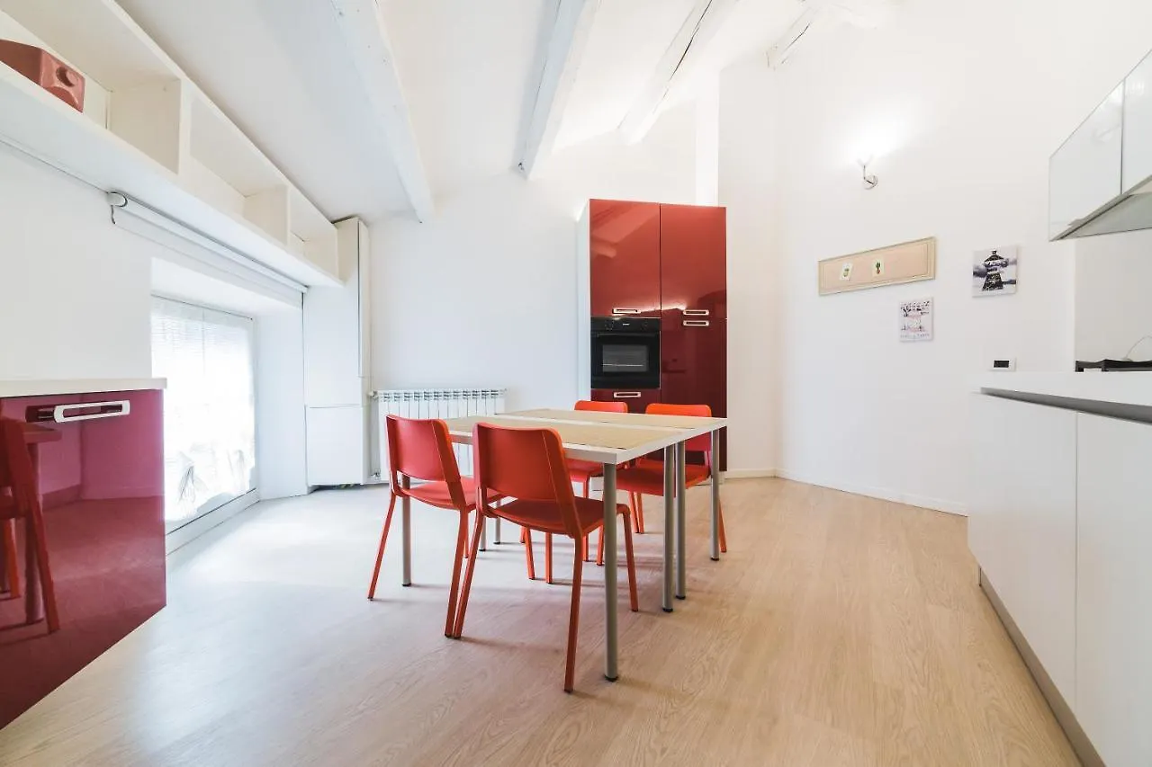 Hotel A Due Passi Verona 0*,  Italia
